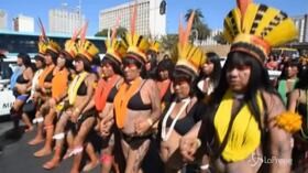 Brasile, migliaia di donne indigene marciano per le strade della Capitale