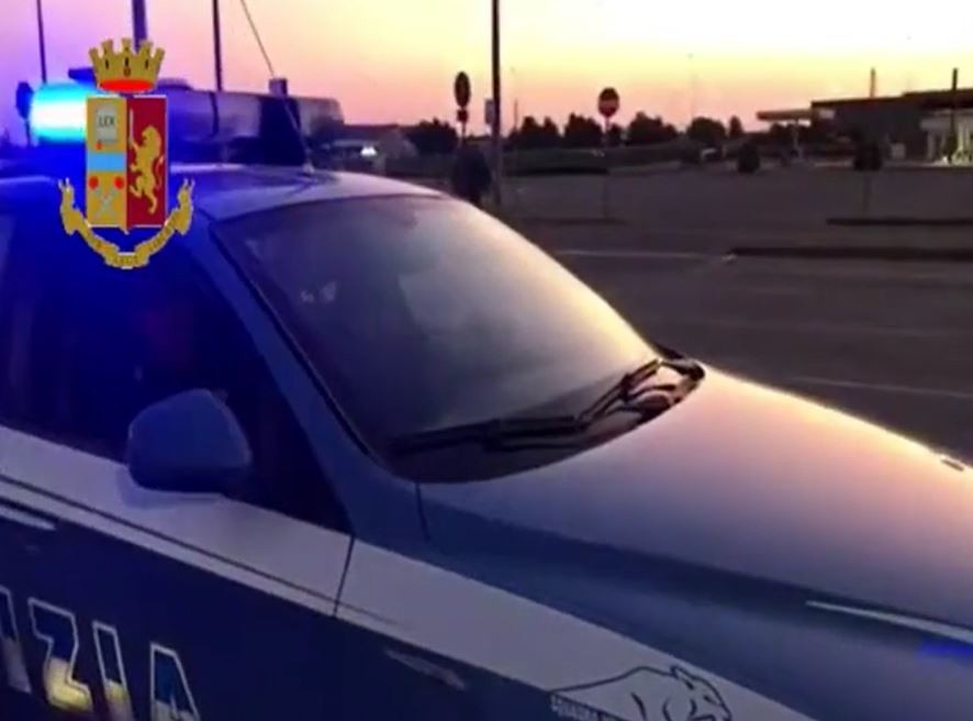 Cosenza, violentata e seviziata per 10 anni: cinque arresti