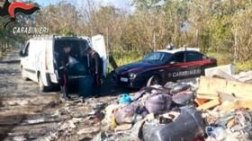 Terra dei fuochi, sorvolano i terreni e scoprono incendi di rifiuti: 32 denunce