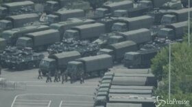 Le truppe di Pechino al confine con Hong Kong