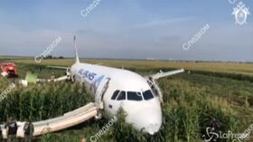 Atterraggio d’emergenza per un aereo russo: colpisce stormo di gabbiani