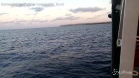 Open Arms, sbarcati altri 4 migranti: la situazione a bordo