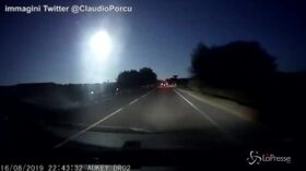 Misteriosa scia luminosa nel cielo della Sardegna: è un meteorite