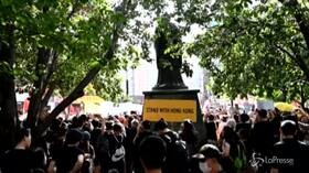 New York, manifestanti in piazza a sostegno degli attivisti pro democrazia di Hong Kong