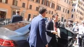 Conte in Senato, l’arrivo del presidente del Consiglio tra contestazioni e applausi