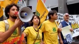 Milano, attivisti in piazza contro gli incendi in Amazzonia e le politiche di Bolsonaro