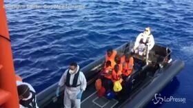 Ocean Viking: migranti trasferiti a Malta