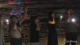 Catena umana di 40 km a Hong Kong contro Pechino