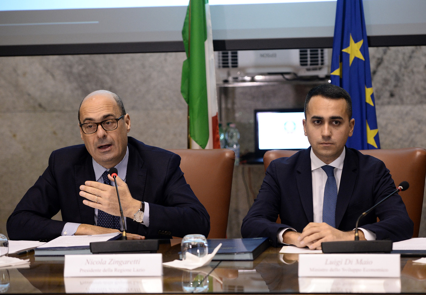 Crisi, trattativa in stallo su Conte bis. Renziani aprono, ma Lega “tenta” M5S