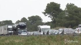 Ferie finite: italiani tornano con cibo souvenir