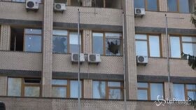 Kiev, edificio colpito da una granata