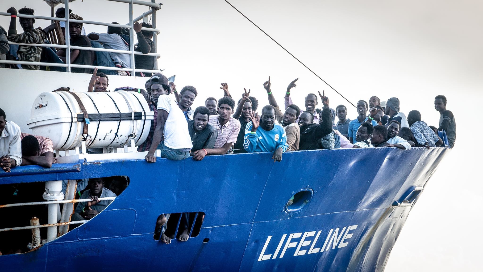 Migranti, Salvini firma divieto ingresso per nave tedesca Eleonore