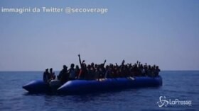 Ong tedesca carica 101 migranti, Salvini firma divieto di ingresso