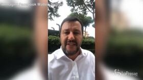 Salvini: “Mattarella metta fine a spettacolo indecoroso, parlamentari non vogliono mollare poltrona”