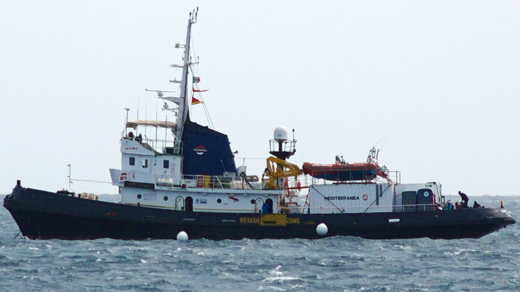 Migranti, 100 naufraghi salvati da Mare Jonio. Italia: "Rivolgetevi alla libia"