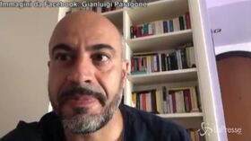 Paragone canta Bennato: “Domani ti abituerai a dire sempre di sì”
