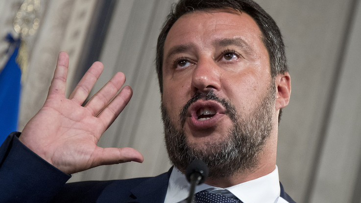 Salvini chiama la piazza, Renzi gli risponde: "Sei politicamente finito"