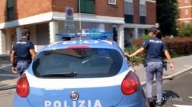 Uccide la moglie a coltellate poi tenta di investire la polizia