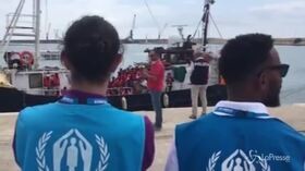 Sbarcati i migranti della Mare Jonio e della Eleonore