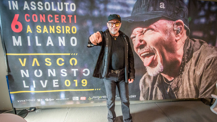 E Vasco si infuria: "Giù le mani dalle mie canzoni"