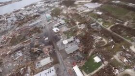 La devastazione alle Bahamas, la Reale Marina distribuisce aiuti