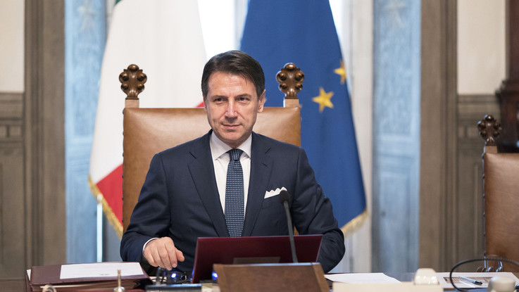 Governo, Conte prepara il discorso. Per M5S e Pd si avvicina lo scoglio del taglia poltrone