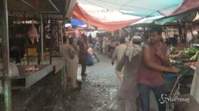 Pakistan, Karaichi messa in ginocchio da un’invasione di mosche