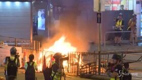 Hong Kong, scontri tra manifestanti e polizia nel distretto di Mong Kok