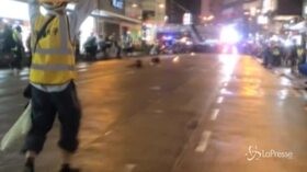 Proteste a Hong Kong, in prima fila anche un 85enne