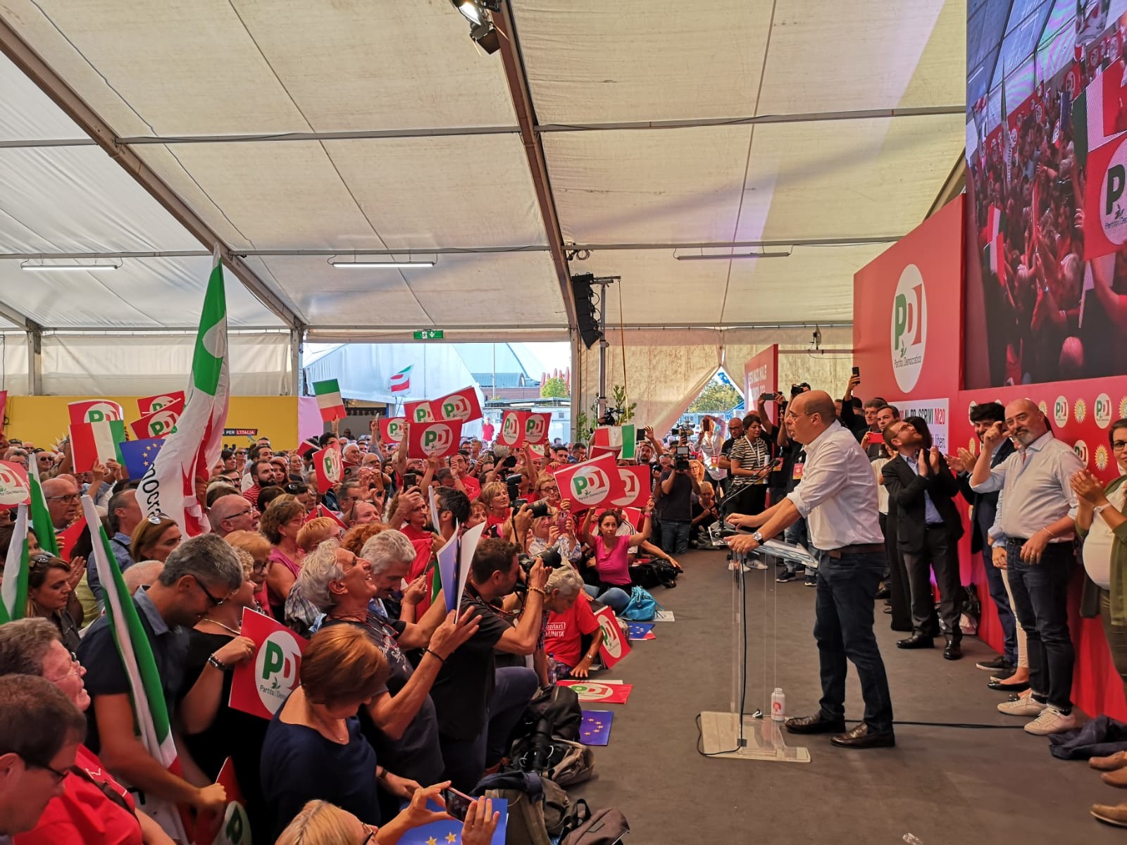 Zingaretti lancia messaggi a M5s e a Conte: “Chiediamo lealtà”