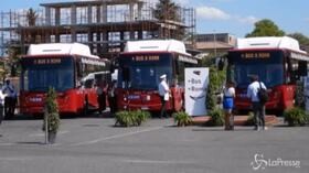 Roma, Raggi presenta i nuovi bus per la periferia est