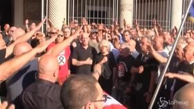 Funerali Delle Chiaie, saluti romani per il fondatore di Avanguardia Nazionale