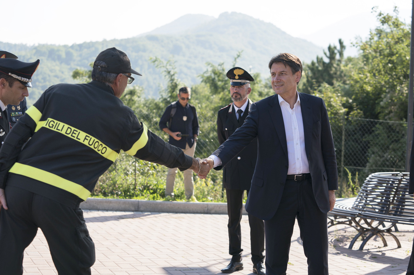 Conte nei luoghi del sisma: “No alle passerelle, sono qui per risolvere problemi”