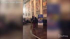 Piero Angela scortato dalle guardie imperiali di Star Wars