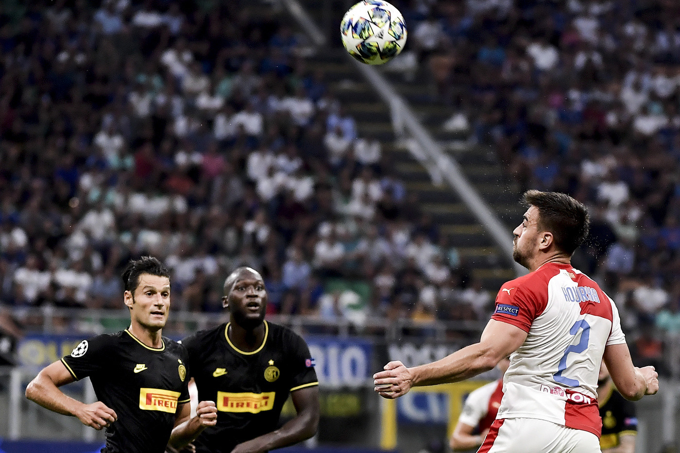 Champions League, l’Inter rischia e pareggia 1-1 con lo Slavia Praga