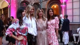 Moda, Le Twins lanciano lo shop online. Tanti vip alla presentazione a Milano