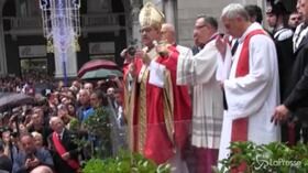 San Gennaro, la benedizione del cardinale Sepe agli operai Whirlpool e American Laundry