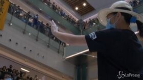 Ancora proteste a Hong Kong, ridotti i collegamenti con l’aeroporto