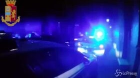 Segrega e vende figlie in matrimonio: primo arresto per Codice Rosso a Pisa