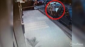 Siracusa, tenta rapina a donna incinta armato di coltello