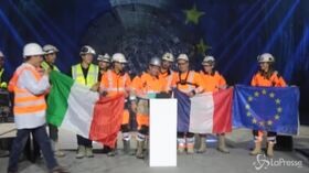 Inaugurati i primi 9 km della Tav, gli operai: “Tre anni duri, speriamo di continuare nel nostro lavoro”