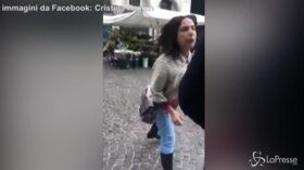 VIRAL PRESSE – Padova, prende d’assalto il banchetto della Lega e sputa al consigliere regionale