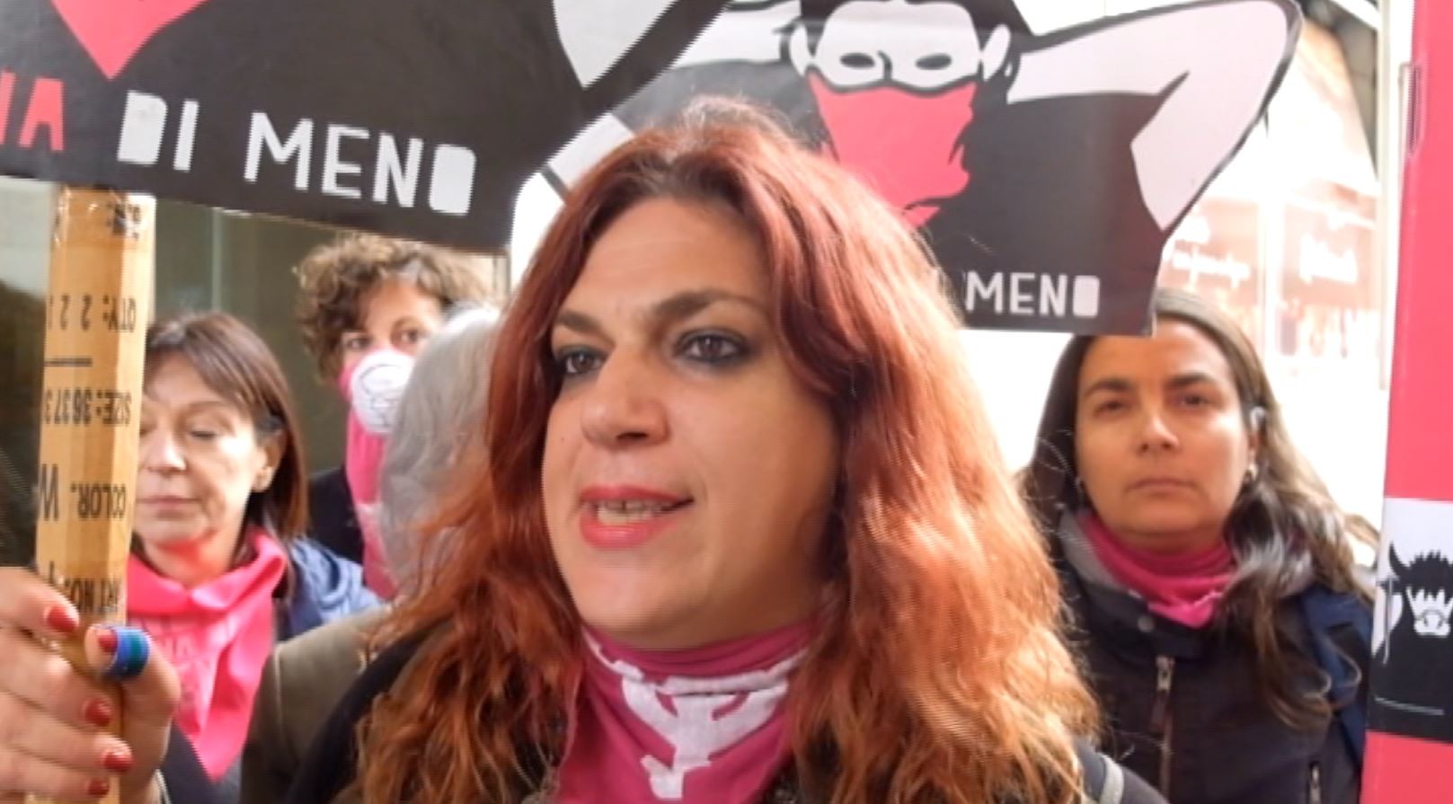 Milano, flash mob di ‘Non una di meno’ all’Ordine dei giornalisti