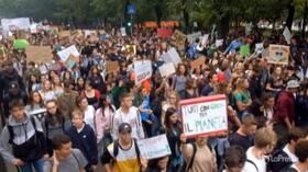 Fridays For Future, a Milano migliaia di studenti manifestano per il clima