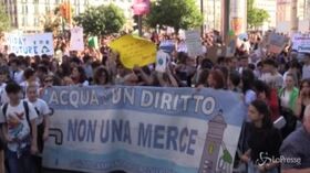 Fridays For Future, in decine di migliaia in piazza a Napoli per la difesa dell’ambiente