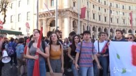 Fridays For Future, gli studenti romani: “Non saltiamo scuola, lottiamo per il futuro”
