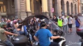 Fridays For Future Napoli, tensioni tra automobilisti e manifestanti