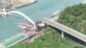 Taiwan, crolla un ponte: 14 feriti e diversi dispersi