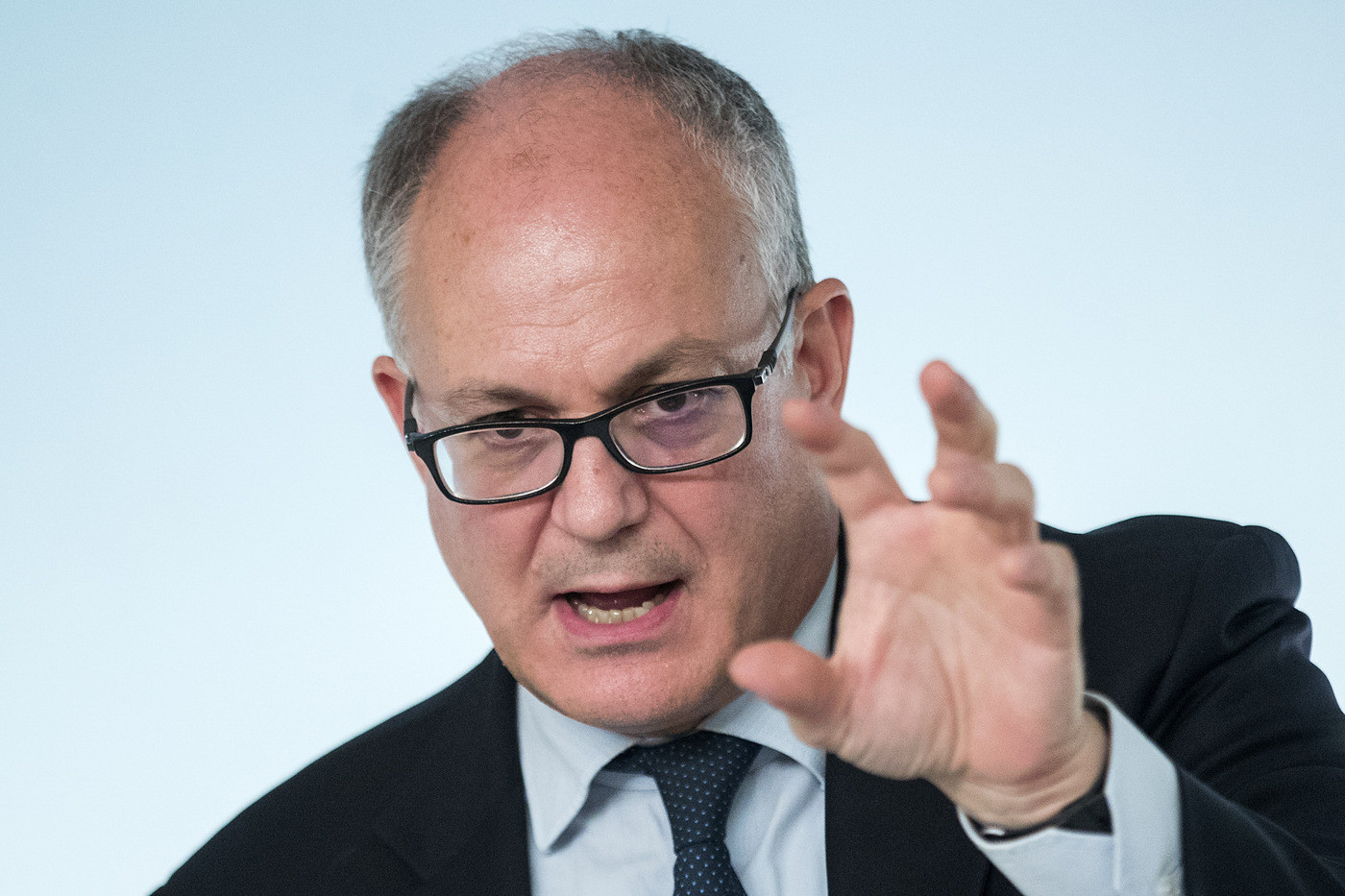Gualtieri: “Abbiamo ripreso l’Italia per i capelli. Nel conto del Papeete anche il danno dei mini bot”