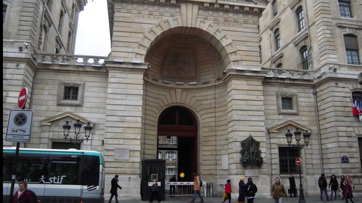 Attacco alla Prefettura di Parigi. Uccisi 4 poliziotti a coltellate. Morto anche l'assalitore